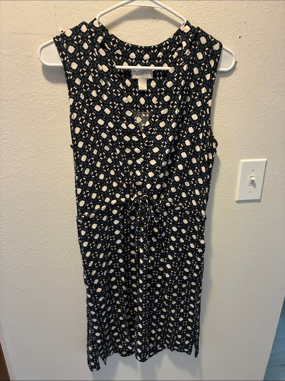 LOFT Black & White Sleeveless Drawstring Waist Dress